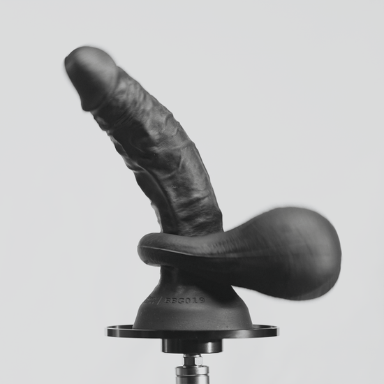 GREEDYBALL SET realistic dildo detail image showing lifelike texture, veins, shape, and body-safe silicone finish