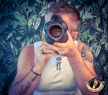 public butt plug in fans hand